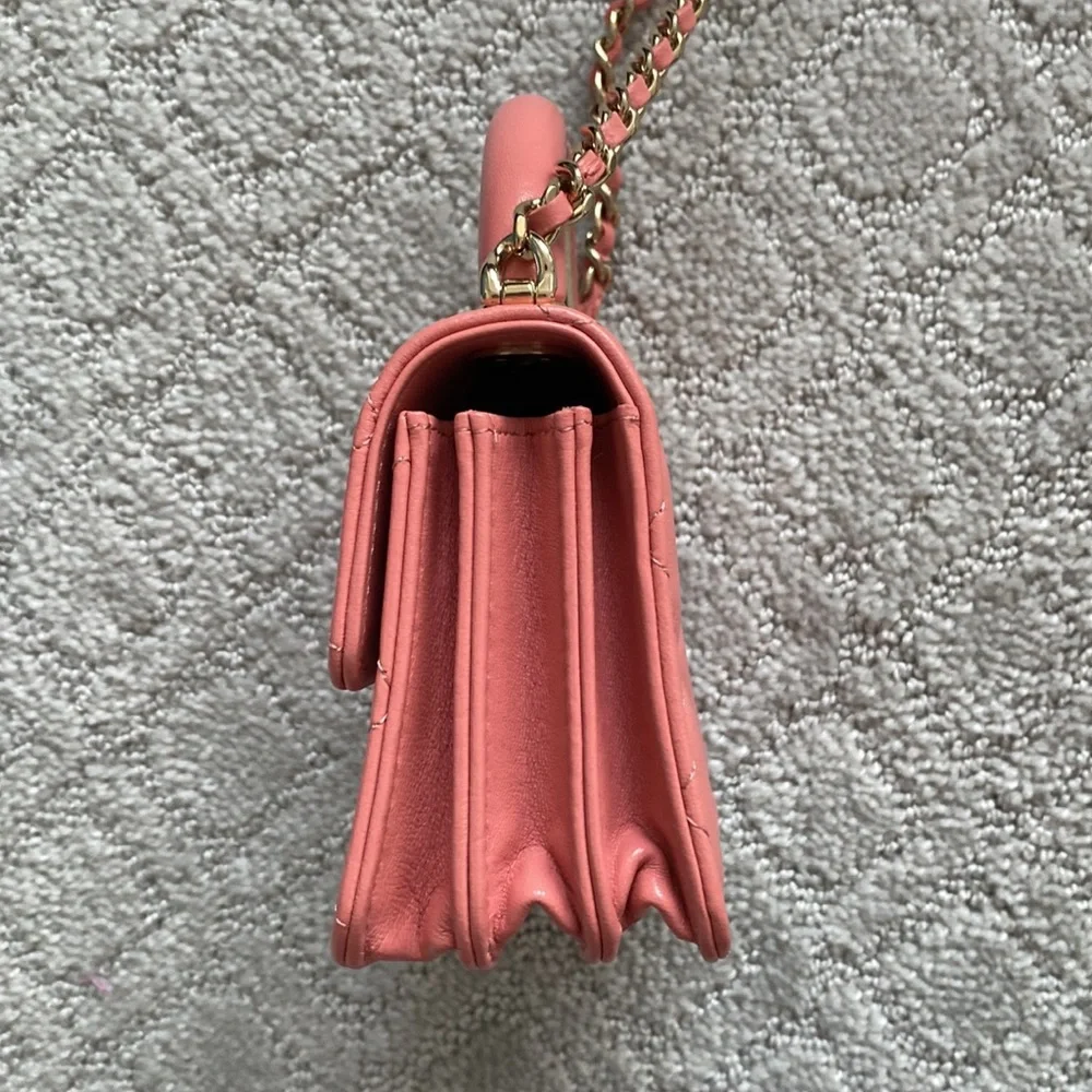 Chanel mini pink flap bag with handle 😍
